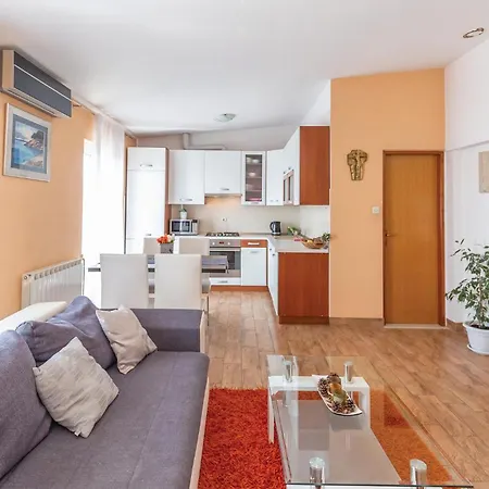 Apartman Two-bedroom With Sea View In *