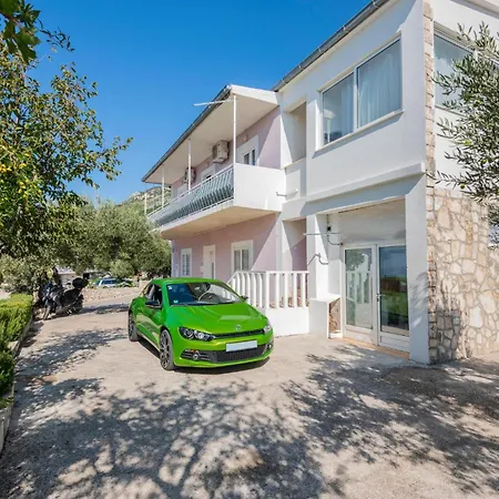 Two-bedroom With Sea View In Apartman Makarska