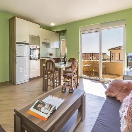 Apartman Two-bedroom With Sea View In *