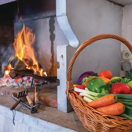 Two-bedroom With Sea View In Apartman *