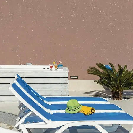 Two-bedroom With Sea View In Apartman