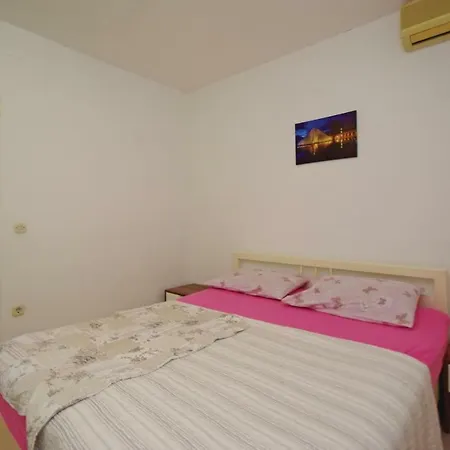 2 Bedroom Cozy In Apartment *